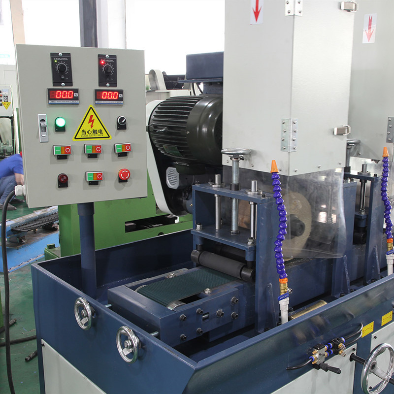 A máquina de moedura da emenda da solda para as dobradiças de porta de alumínio e as dobradiças de aço soldam o lustro