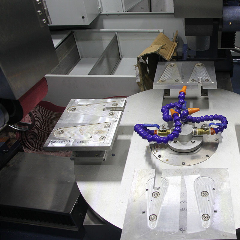 Máquina de polir CNC por encomenda Máquina rotativa de polir a superfície do metal